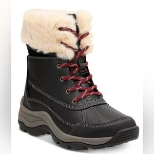 Clark winter boots 8-Wide… my sister wore once wrong size.🥶❄️🧤🧣